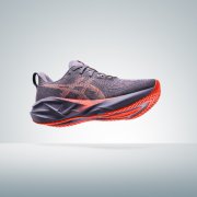ASICS 亚瑟士推出全新 NOVABLAST 5，感受速度与回弹