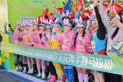 “跑”进金色油画 实现小龙虾自由 2025南县罗文